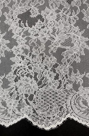 Törtfehér rácsos indás rachel csipkeanyag esküvői ruhákhoz