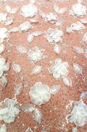 28-760-1 gyöngyös 3D-s törtfehér csipkeanyag