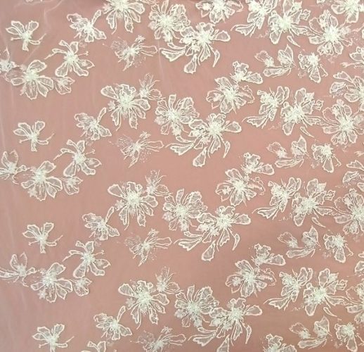 28-759-4 törtfehér gyöngyös csipkeanyag