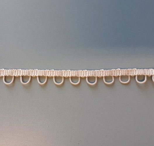 31-005-4 Test színű gombolás pánt