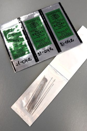 Gyöngyfűzőtű. Csomagonként 15 db tűt tartalmaz. 

Mérete: 37 mm 