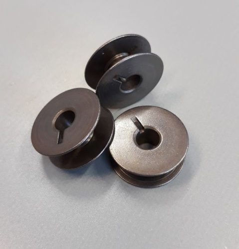 Fém orsó ipari varrógéphez. Mérete: 21 mm X 7 mm